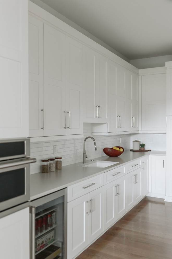 Transitional kitchen photo in Omaha