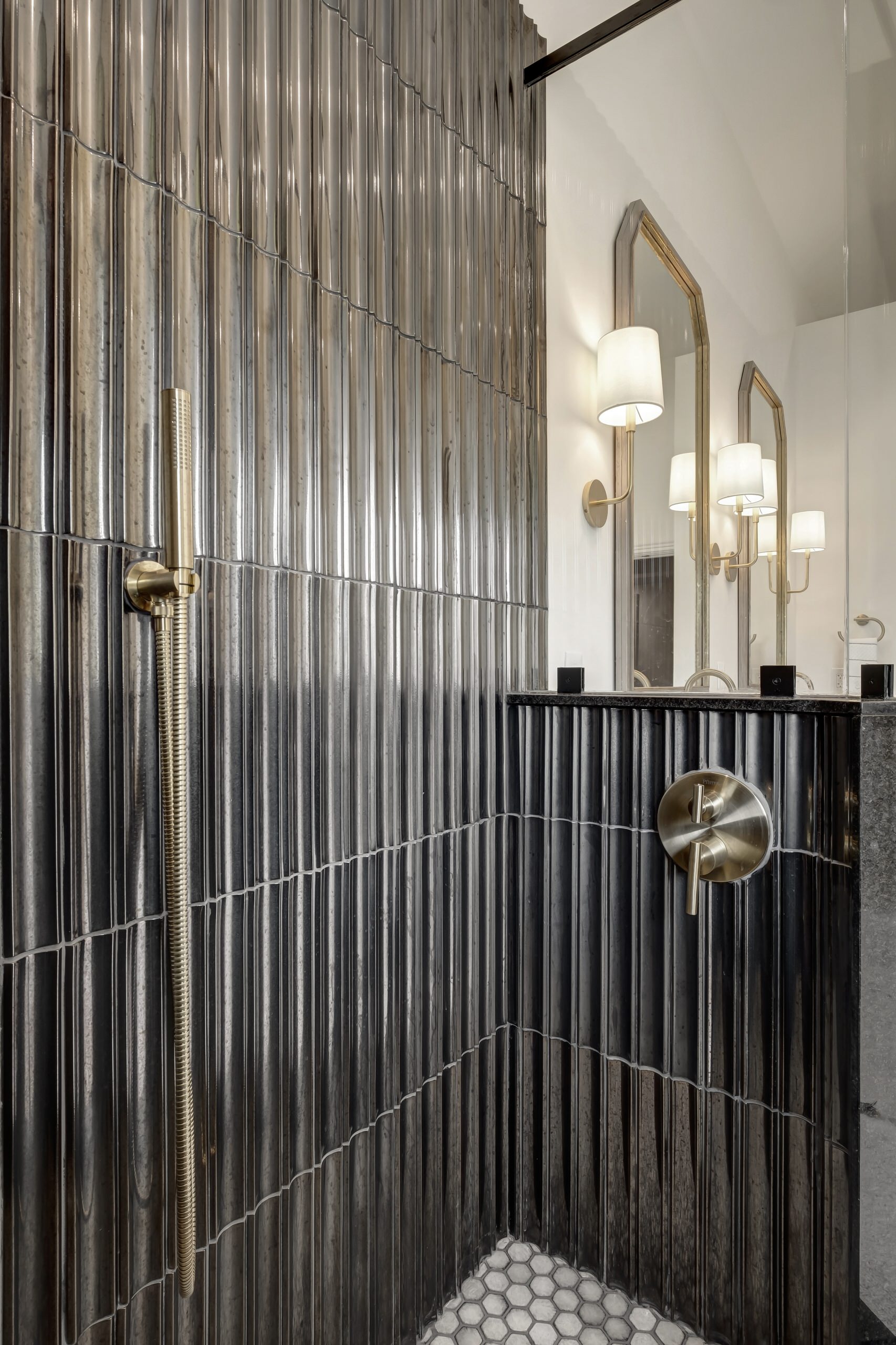 Elegant tile bath