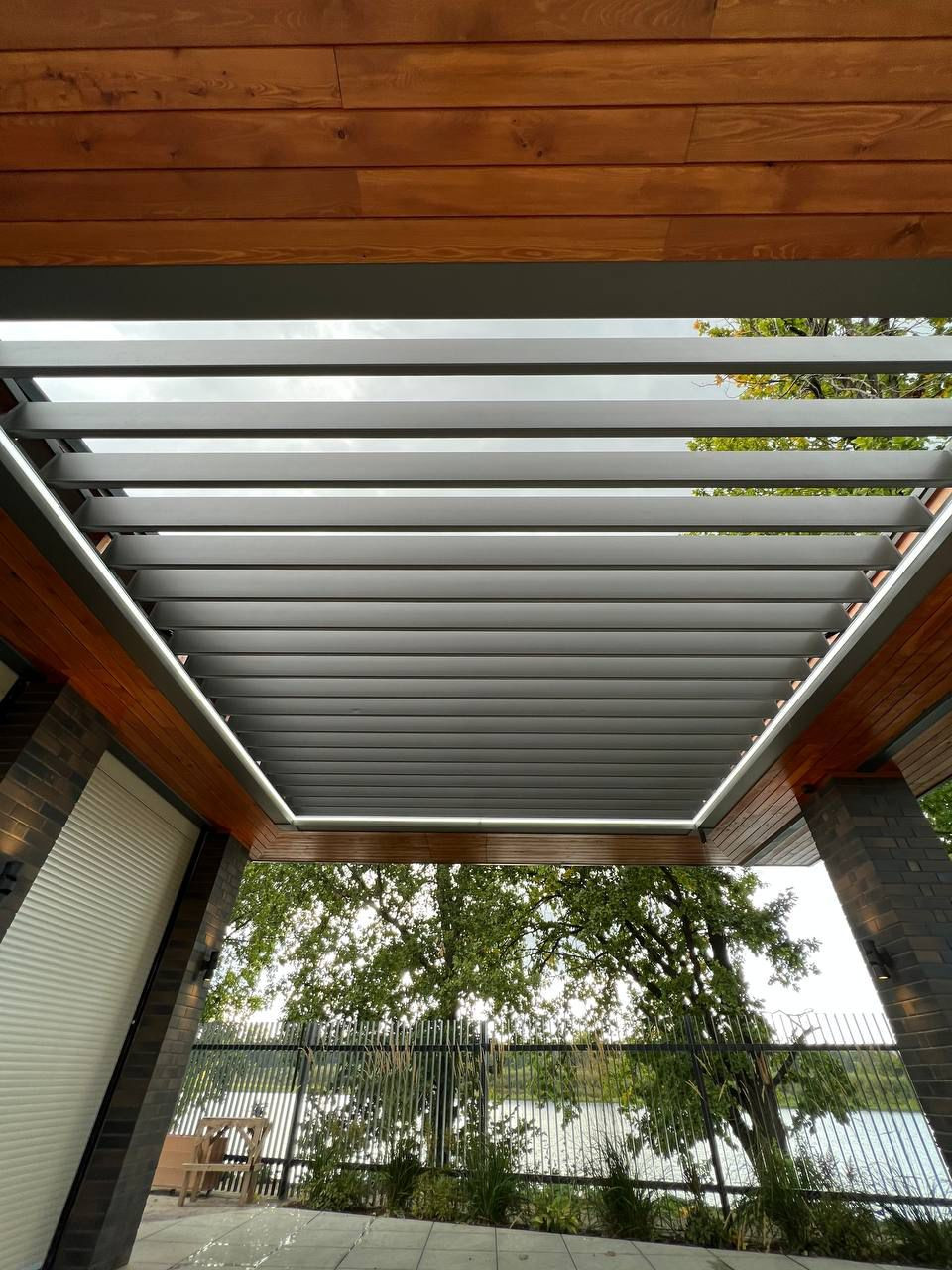 интегрированная биоклиматическая пергола