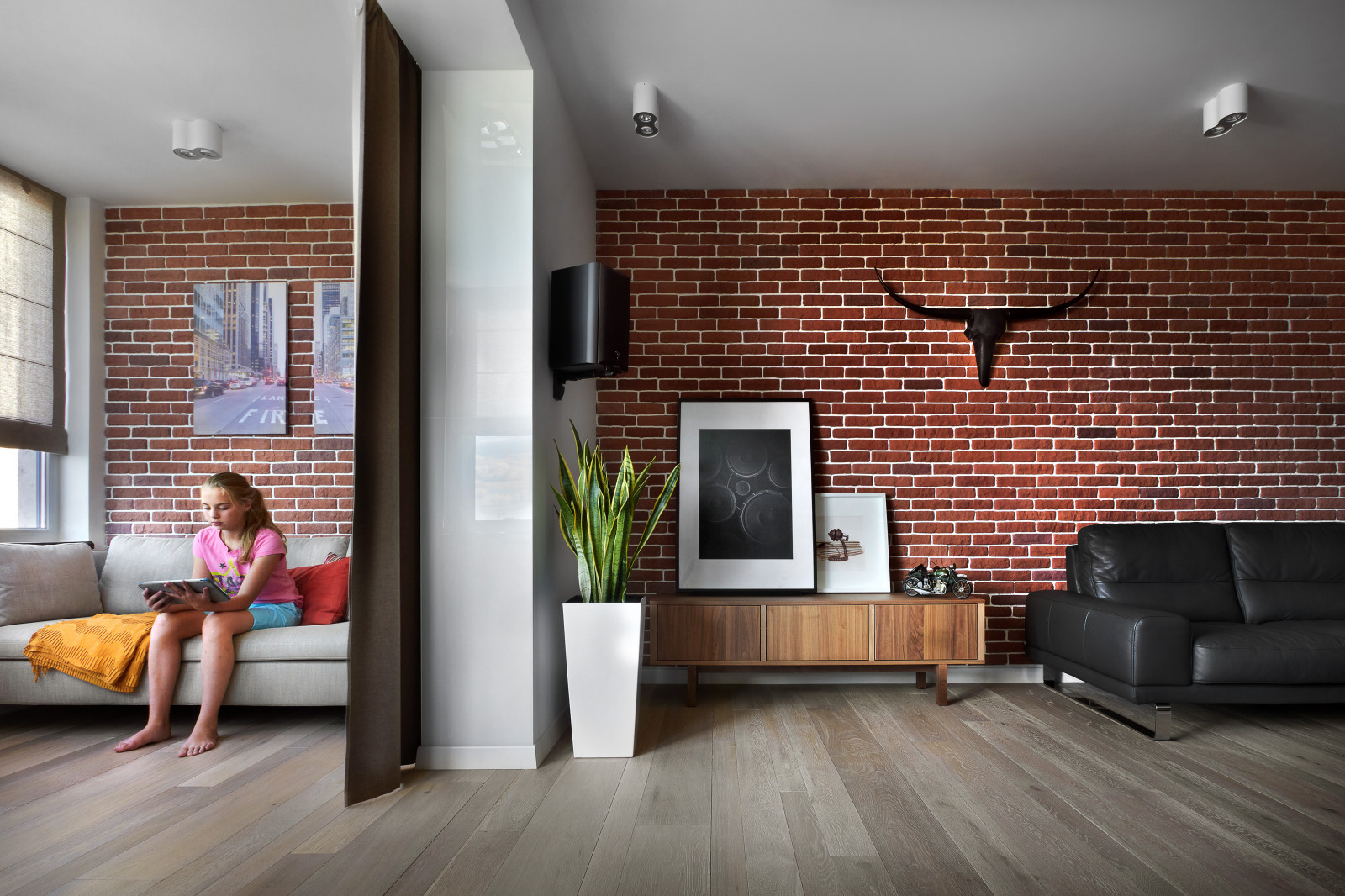 Астон Плаза в Екатеринбурге от студии Hot Walls