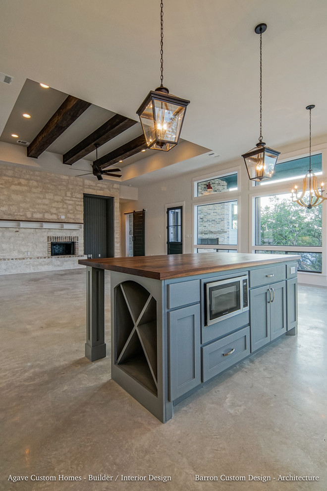 Kitchen - kitchen idea in Austin