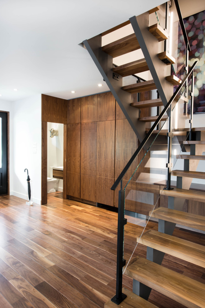Kleine Moderne Treppe in Toronto