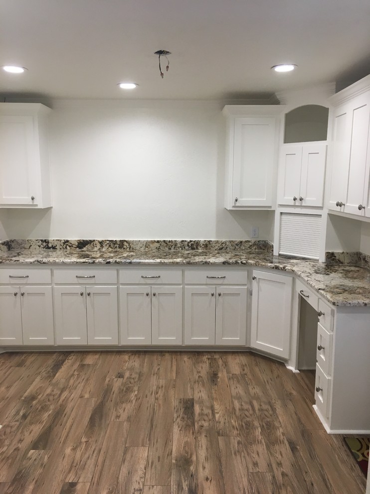 Example of a transitional kitchen design in Austin