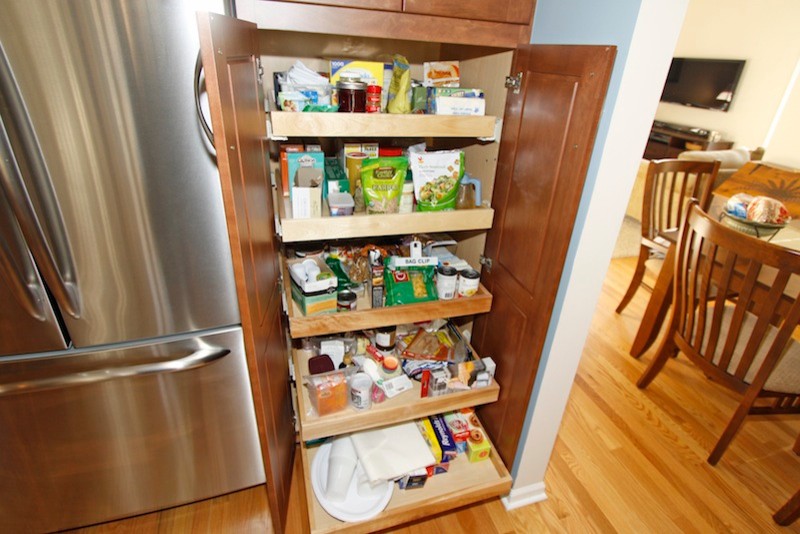 Mid-sized transitional u-shaped light wood floor eat-in kitchen photo in Chicago with an undermount sink, recessed-panel cabinets, medium tone wood cabinets, granite countertops, beige backsplash, stone tile backsplash, stainless steel appliances and no island