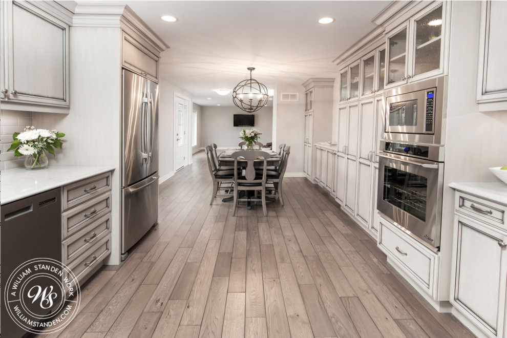 Home design - transitional home design idea in Toronto