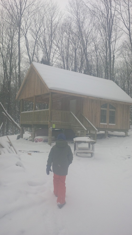 Small mountain style home design photo in Toronto