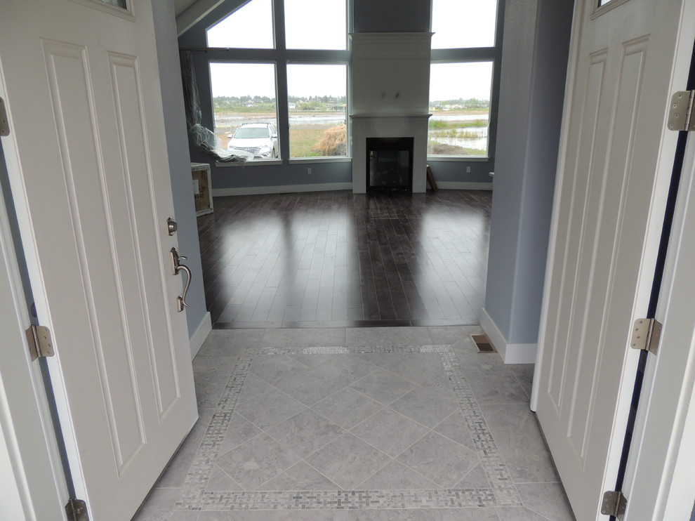 Entryway - transitional entryway idea in Seattle