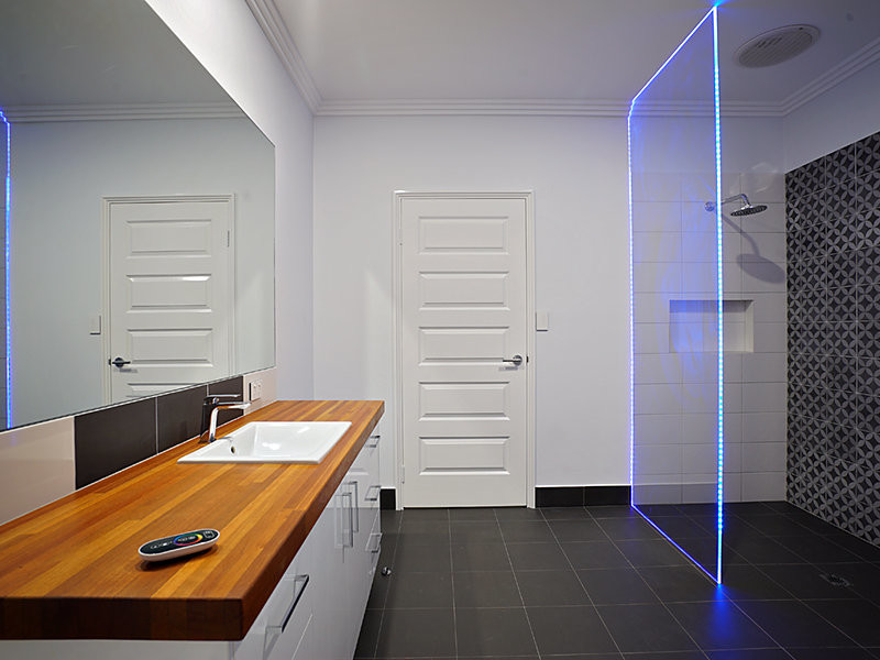 Beach style bathroom in Perth.