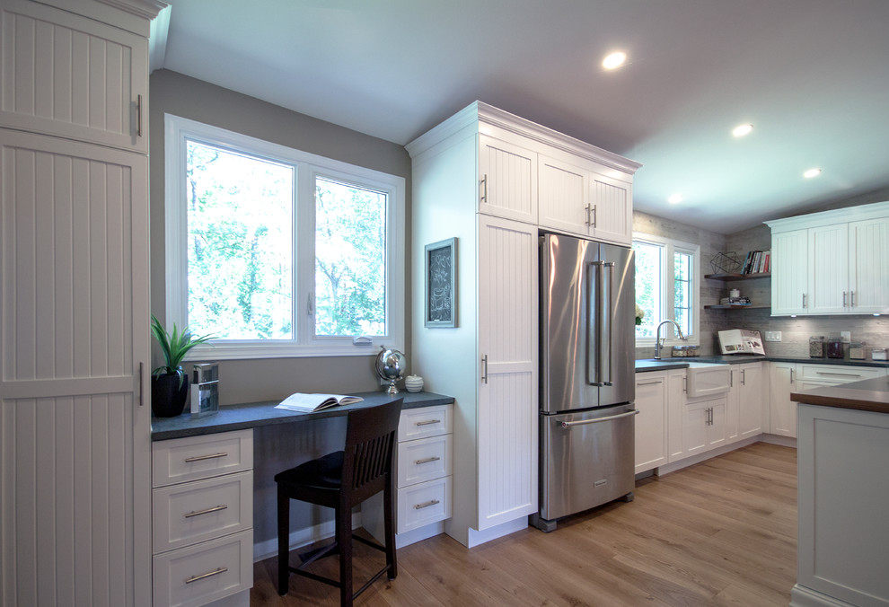 Kitchen - transitional kitchen idea in Ottawa