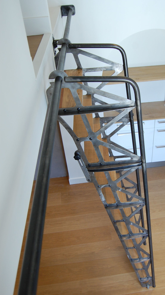 Inspiration for an industrial staircase remodel in Angers