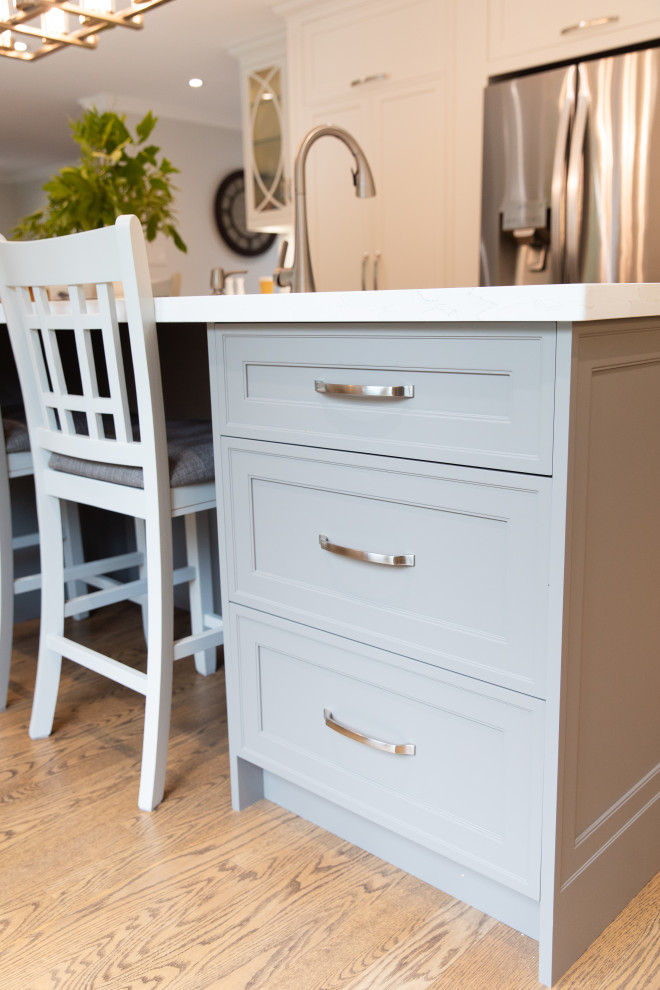 Inspiration for a transitional kitchen remodel in Toronto