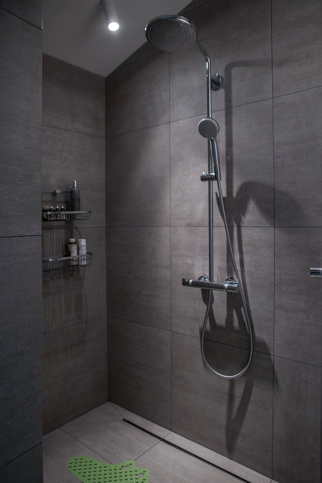 Душевая в детском санузле