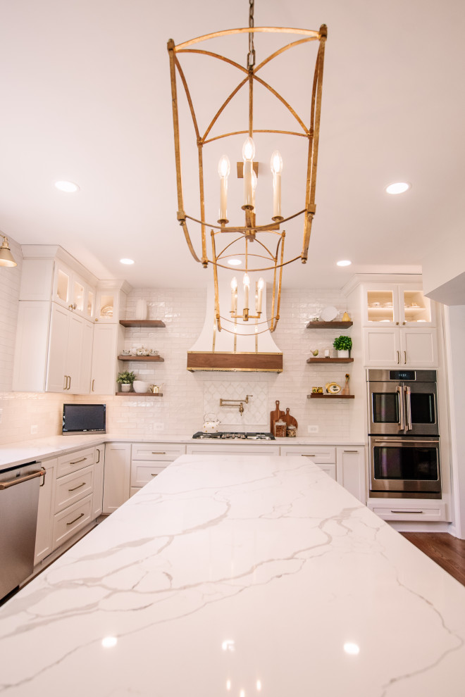 Example of a transitional home design design in Baltimore
