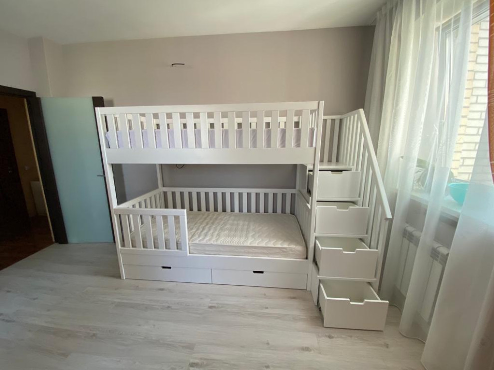 Двухъярусная кровать с лестницей-комодом