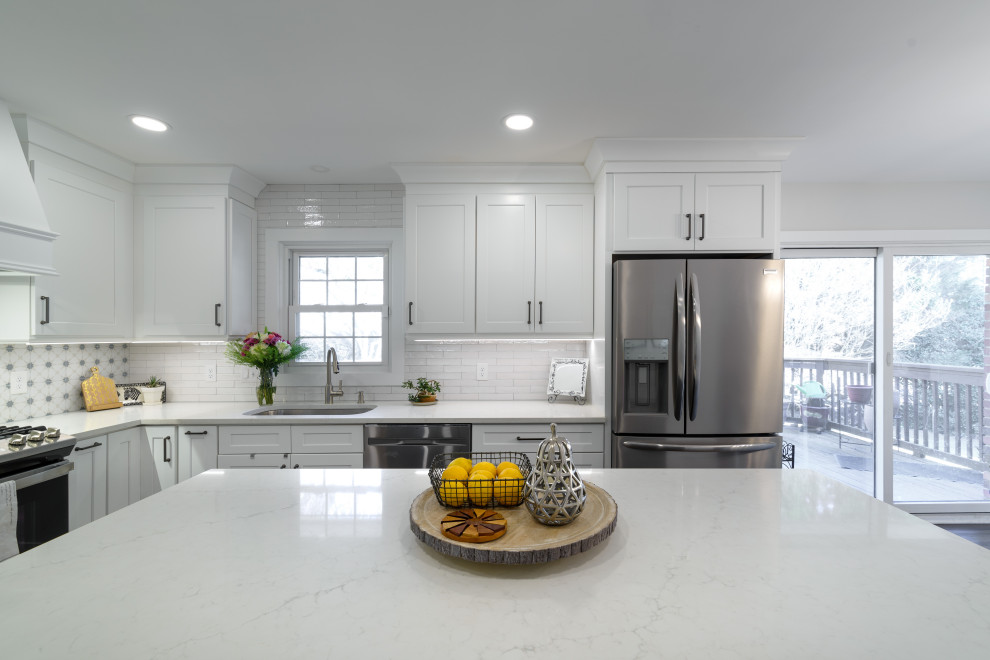 Transitional home design photo in Atlanta