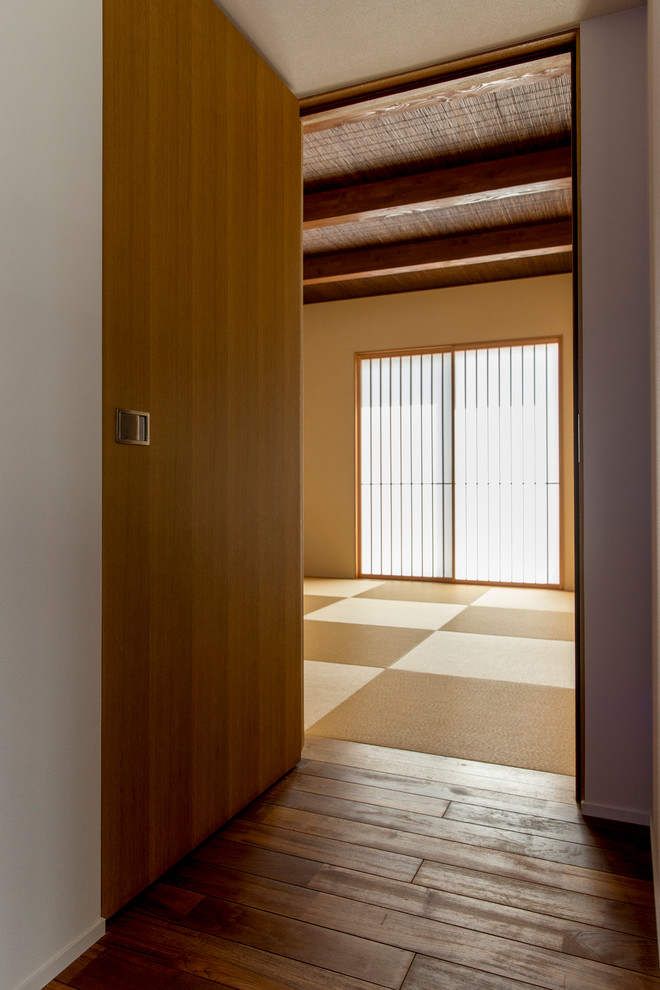 Mid-sized modern family room in Other with a game room, beige walls, tatami floors, a freestanding tv and beige floor.