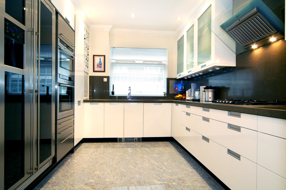 Design ideas for a mid-sized modern kitchen in London.