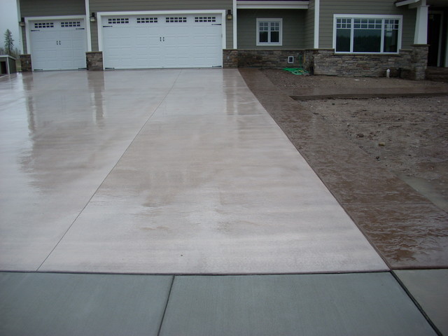 Patios and Sidewalks traditional-exterior