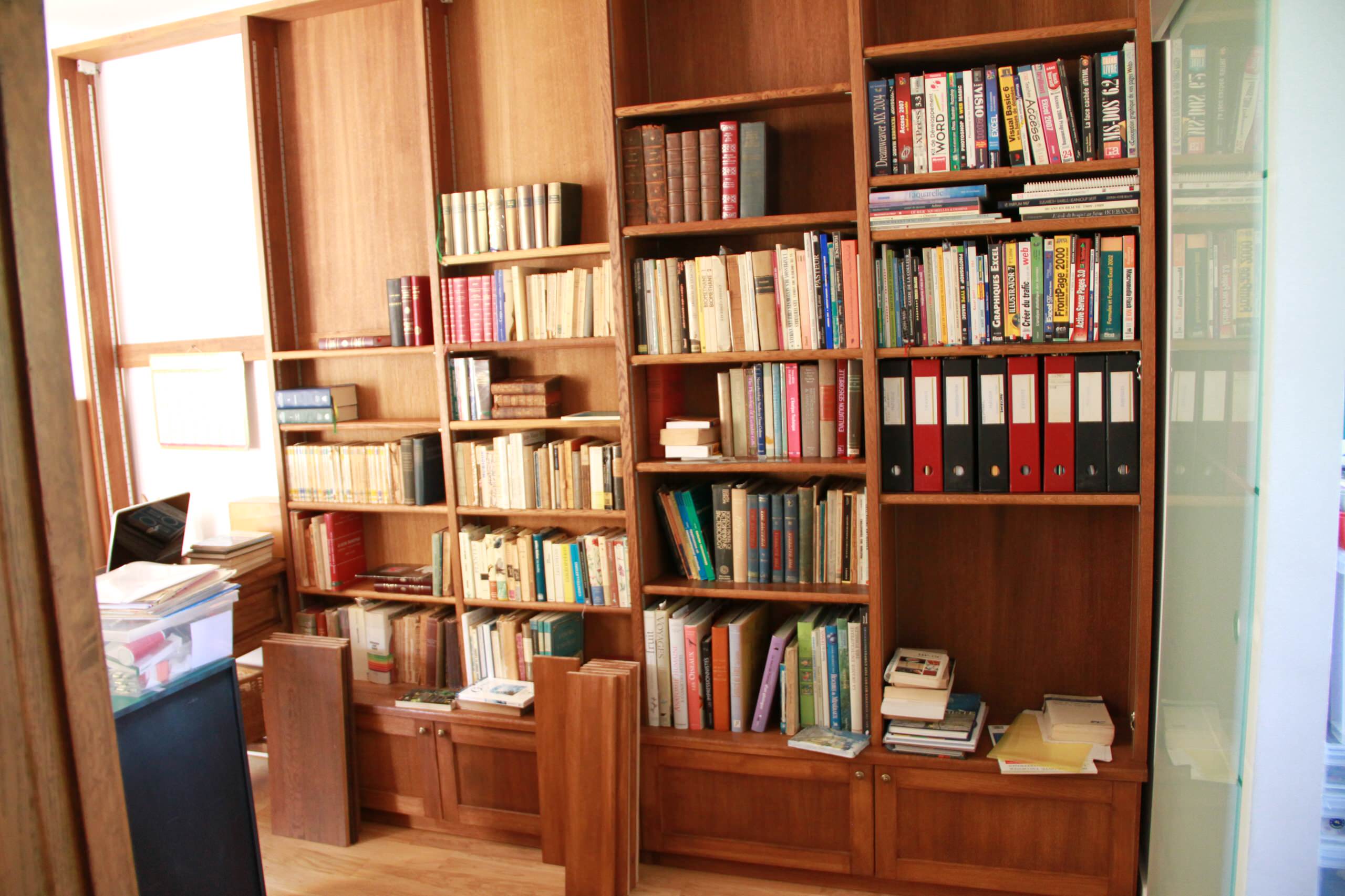 Bibliothèque pendant l'installation