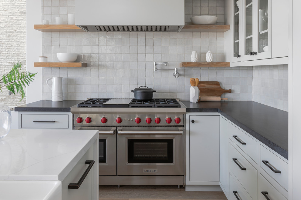 Kitchen - transitional kitchen idea