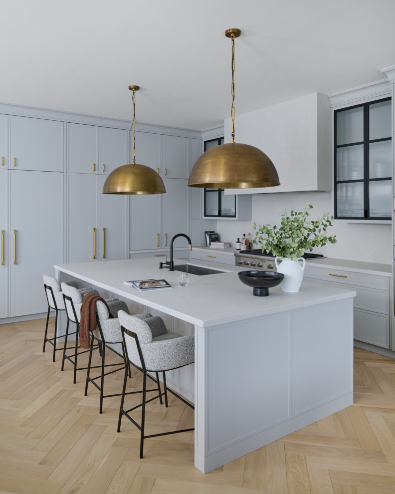 Transitional kitchen photo in Toronto