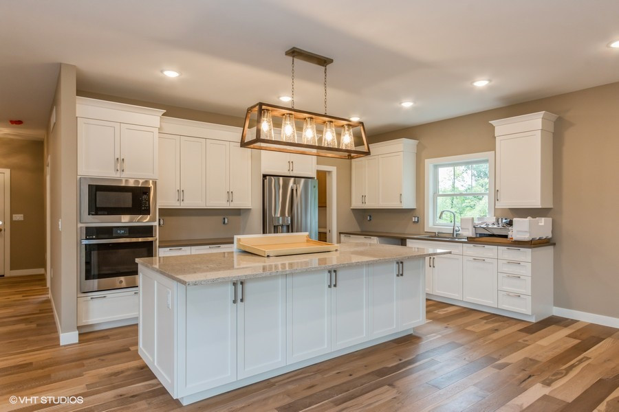 Kitchen - transitional kitchen idea in Cedar Rapids