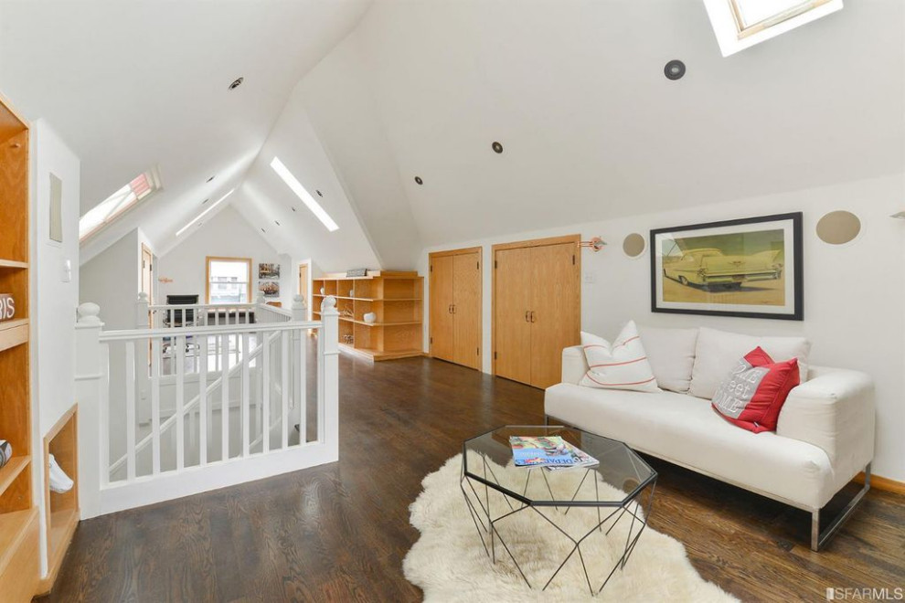 Transitional home design photo in San Francisco