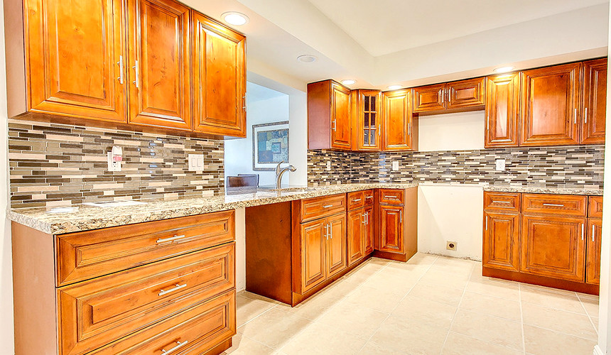 Kitchen - kitchen idea in Miami