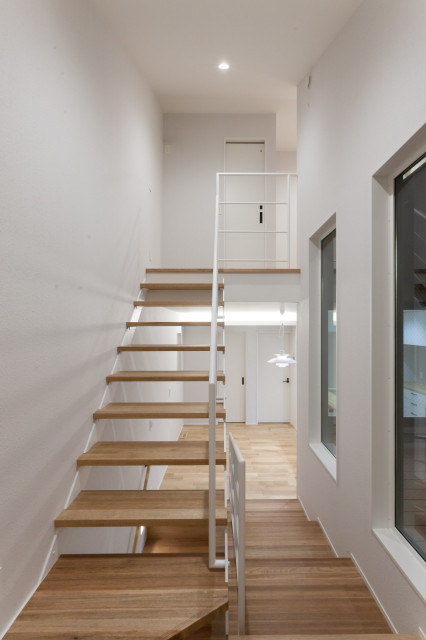 照ラスハウス moderno-escalera