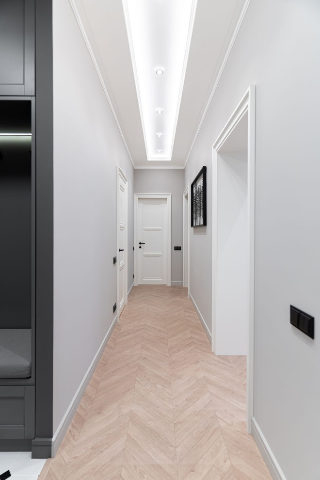 Коридор в стиле английская классика с элементами неоклассики