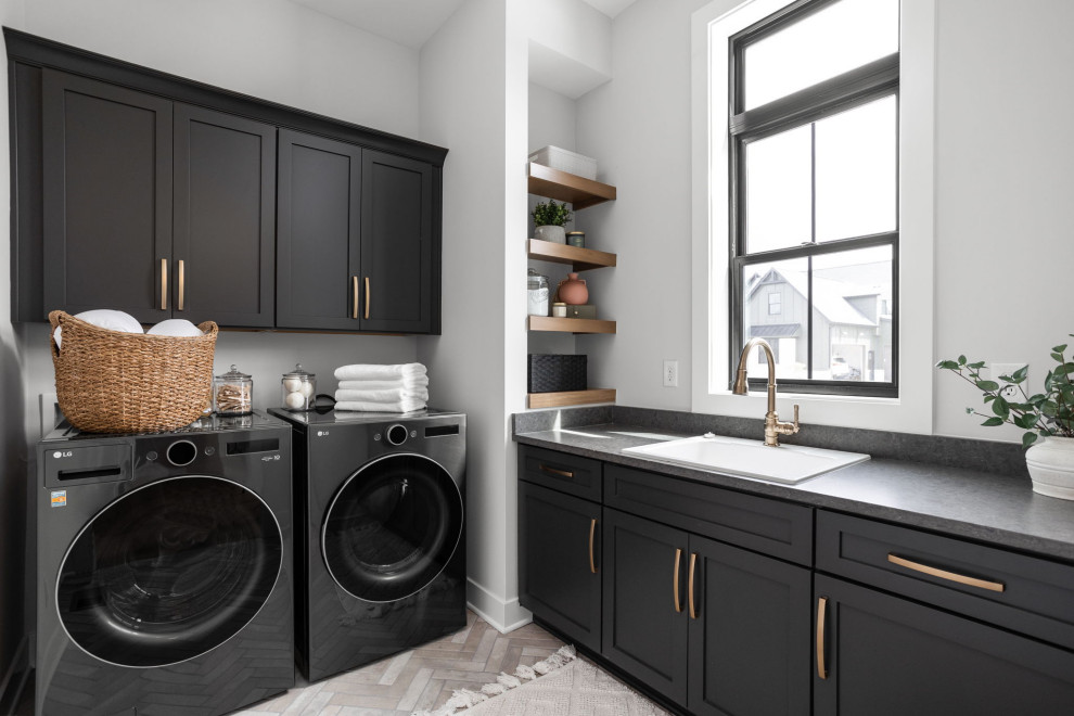 Transitional laundry room photo in Columbus