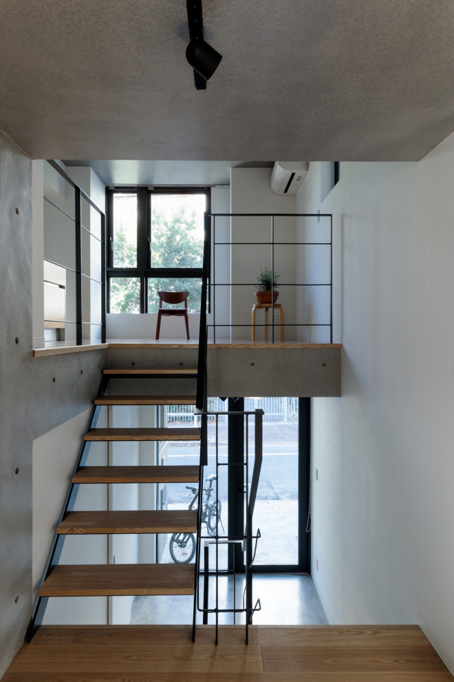 東京23区にあるモダンスタイルのおしゃれな階段の写真