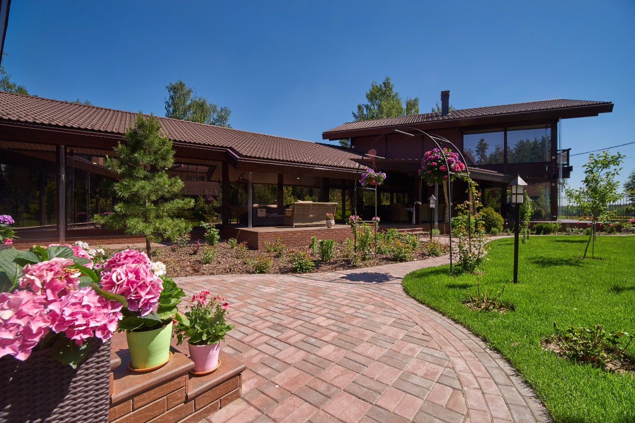 дом фахверк с бассейном