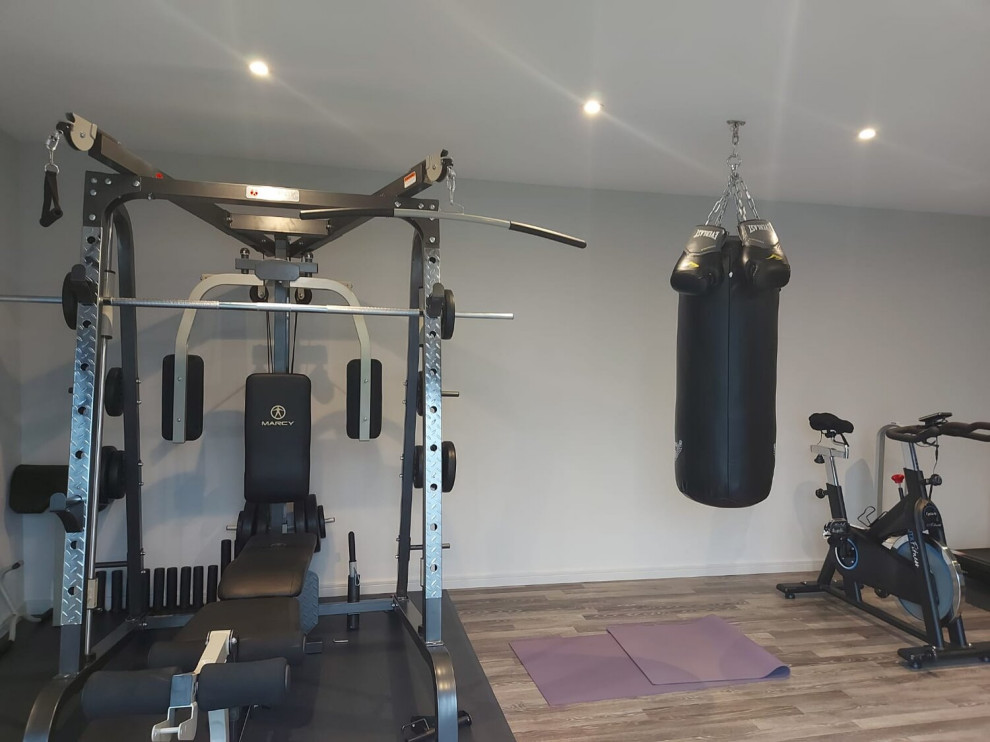 Home gym - mid-sized contemporary home gym idea in Surrey
