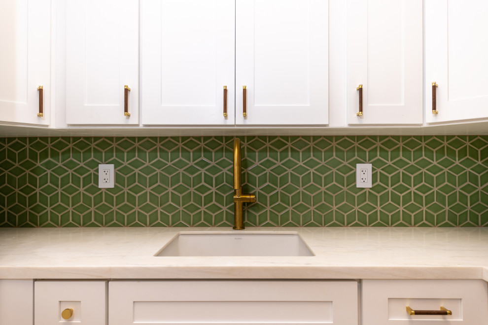 Example of a transitional home design design in Miami