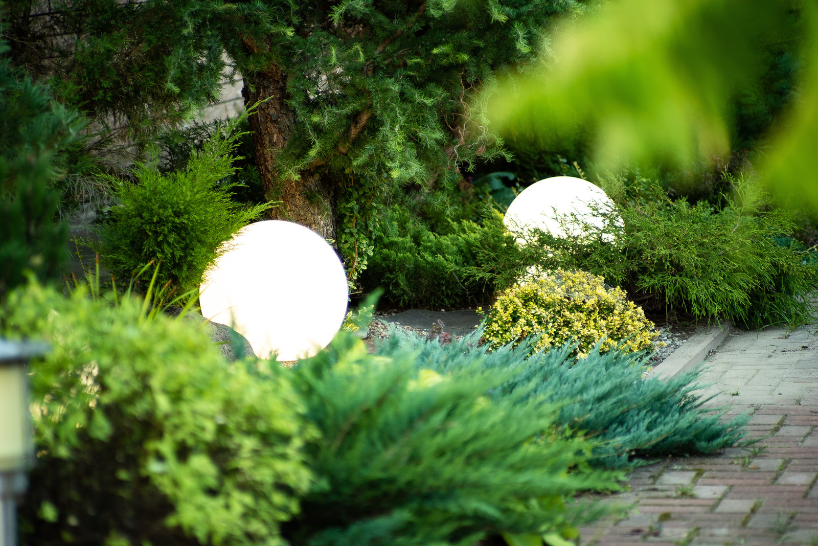 Освещение территории загородного дома