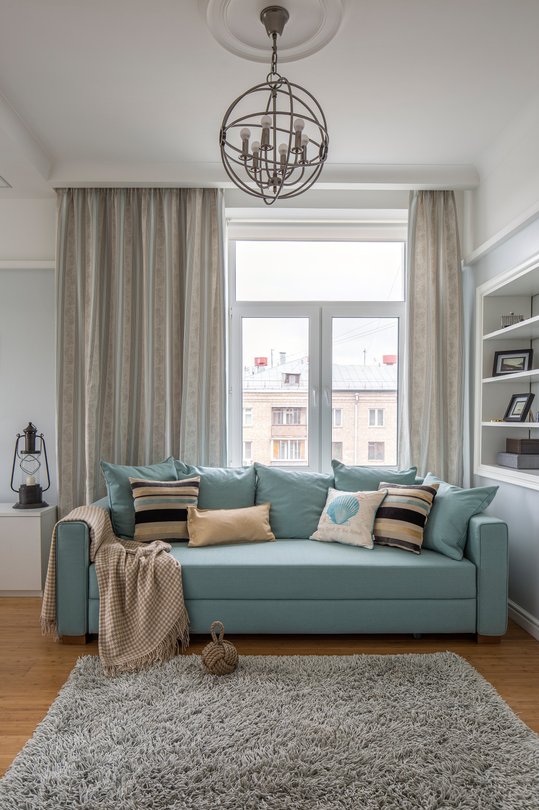 Девушка с веслом