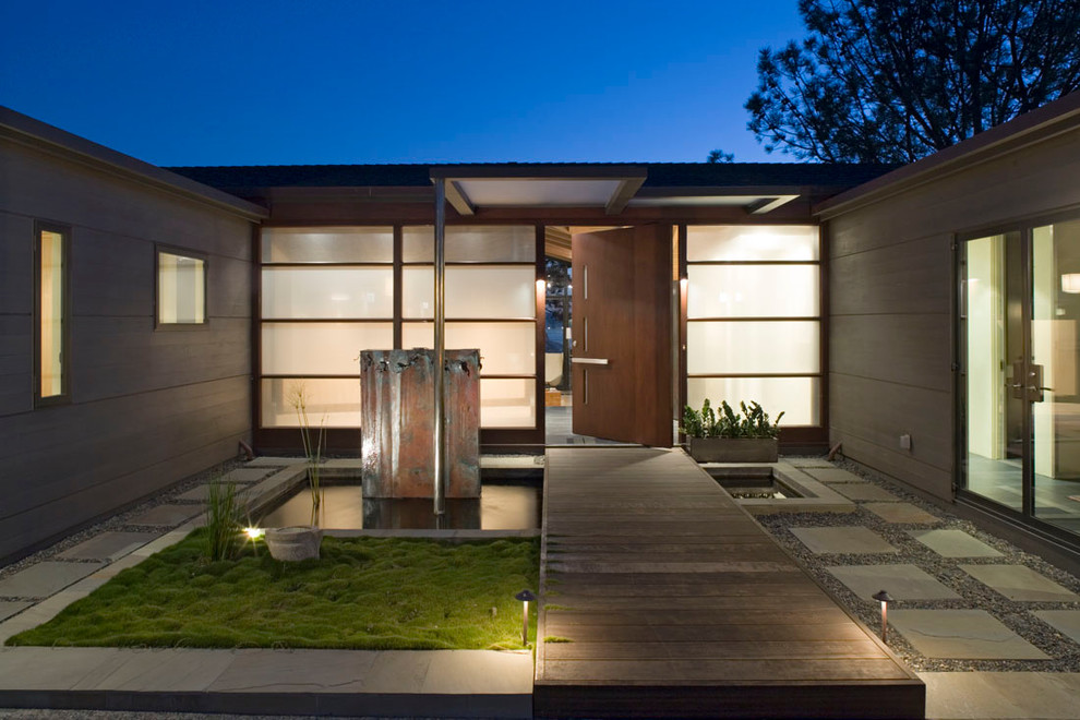 Photo of a contemporary one-storey exterior in San Diego.