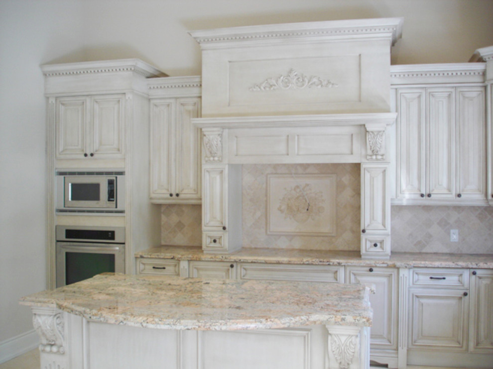 Transitional kitchen photo in Toronto