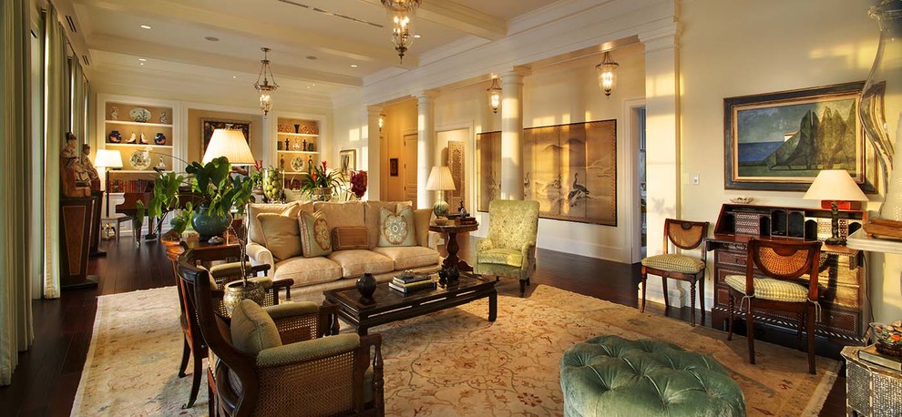 Inspiration for a traditional family room in Tampa.
