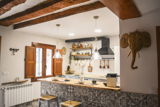 Reforma casa rural rustic-kitchen