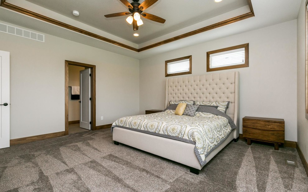 Bedroom - transitional bedroom idea