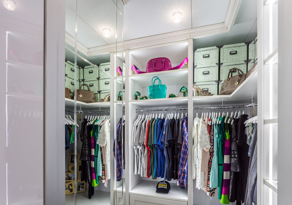 Small contemporary gender-neutral walk-in wardrobe in Saint Petersburg with white cabinets and open cabinets.