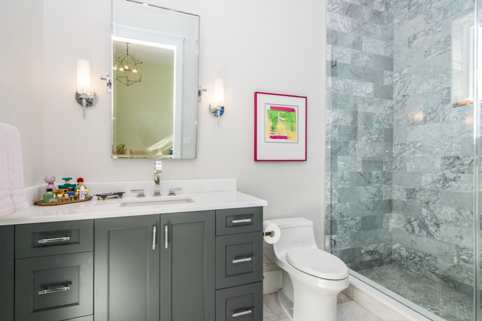 Medium sized classic bathroom in Tampa with an alcove shower, a one-piece toilet, beige tiles, ceramic tiles, grey walls, ceramic flooring, a submerged sink, quartz worktops, beige floors, an open shower, white worktops, a single sink and wallpapered walls.
