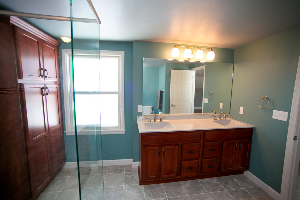 Bathroom - transitional bathroom idea in Cedar Rapids