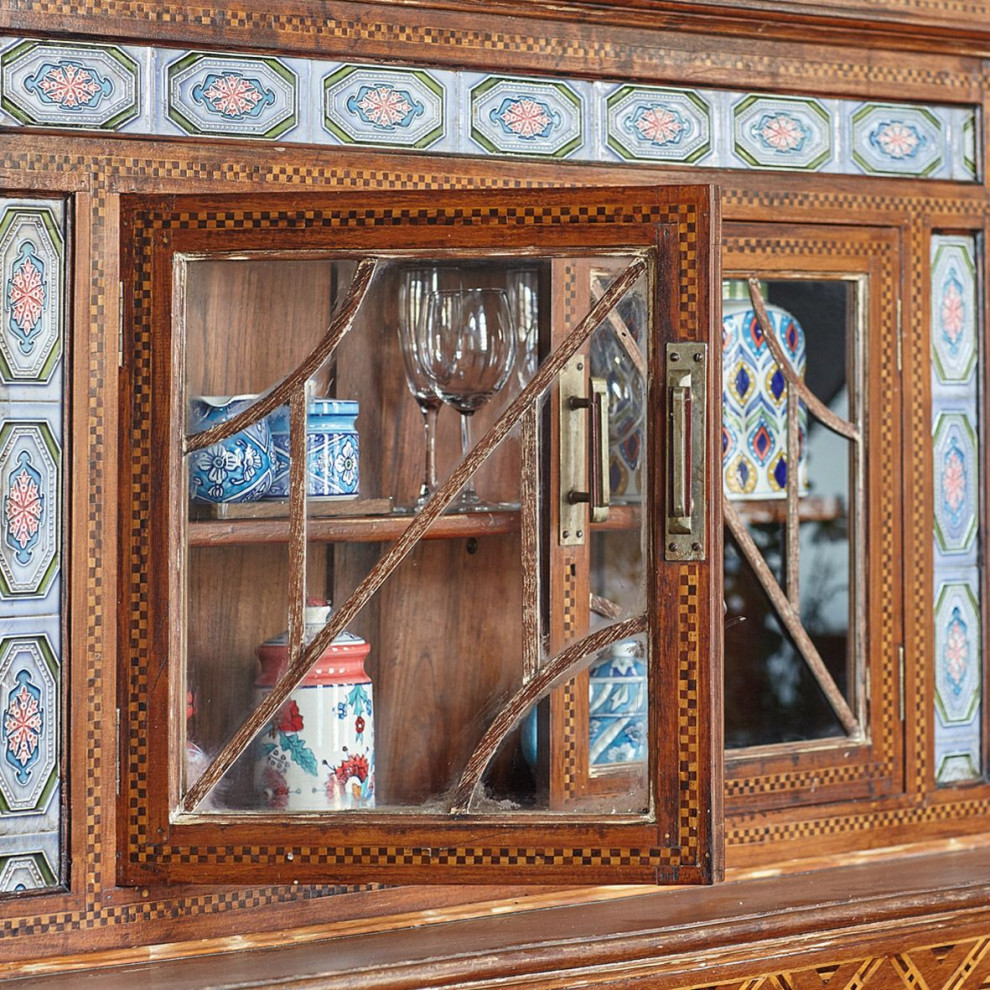 Антикварный буфет из тика с изразцами