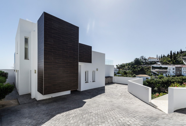Home Staging b&aacute;sico y fotograf&iacute;a en Villa Blanca (vacacional) mediterranean-exterior