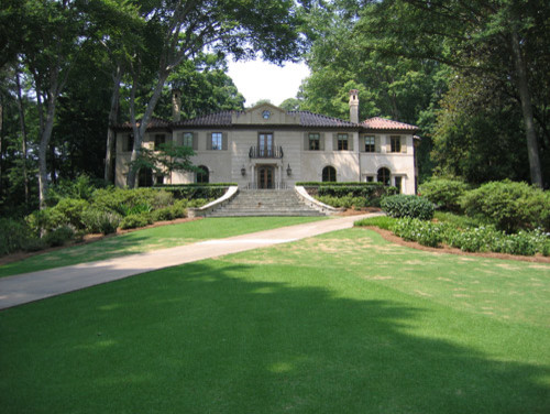 Huge elegant home design photo in Atlanta