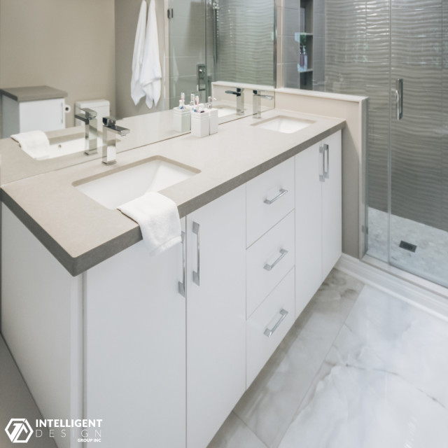 Rianda contemporary-bathroom