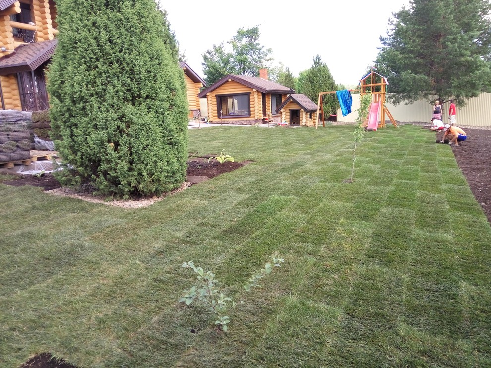 укладка рулонного газона